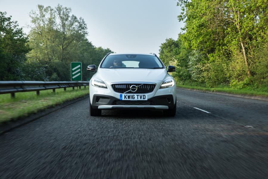  Volvo V40 D4 Cross Country 2016 года  (UK) (фото 15 из 30)